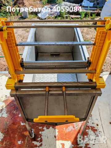 Ръчна машина за разпечатване на пчелни пити