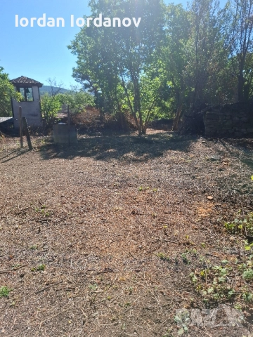 Продава УПИ 1640кв.м. в с. Светля 