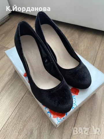 Дамски черни обувки на ток