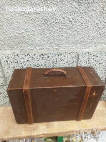 Дървен куфар със заключване и кожена дръжка , снимка 13 - Антикварни и старинни предмети - 43905101