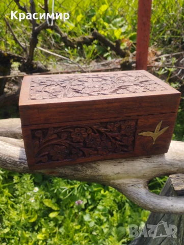 Красива дървена кутия в бохо стил. 