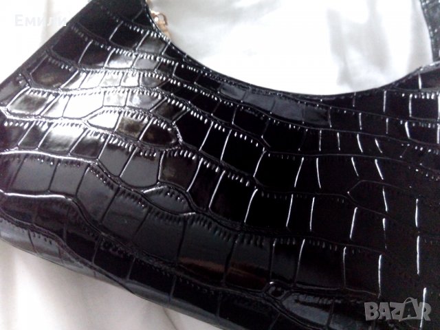Дамска чанта с имитация на алигаторска кожа , снимка 2 - Чанти - 32479644