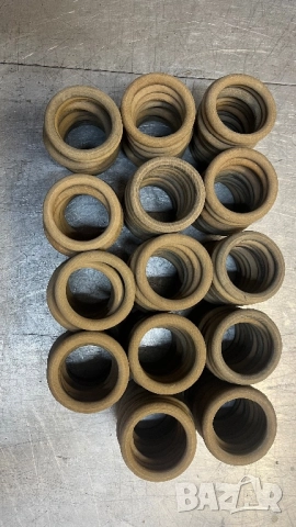 Халки с кукички от дървен корниз.