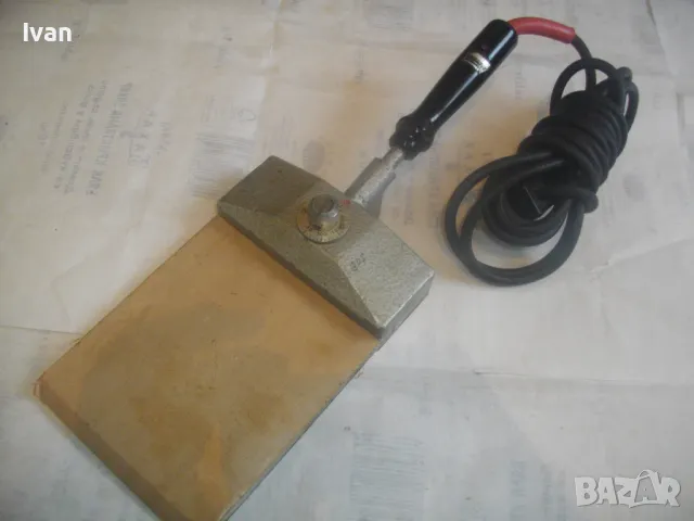 ЕЛЕКТРИЧЕСКИ НАГРЕВАТЕЛЕН СКРЕПЕР ЗА ПРЕМАХВАНЕ СНЕМАНЕ НА БОЯ ОТ ПОВЪРХНОСТ С ГОЛЯМА ПЛОЧА И РЕГЛАЖ