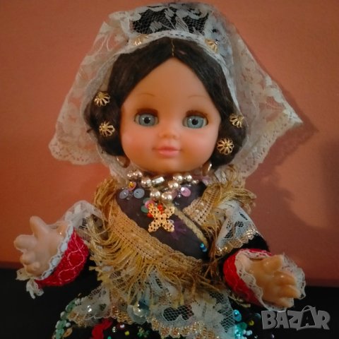 Колекционерска кукла в народни дрехи Folk Artesania Испания Марка 25 см