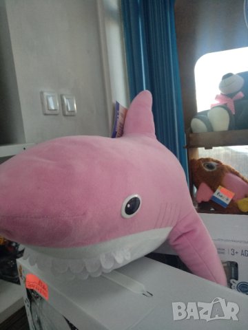 Плюшена акула,около 60 см.