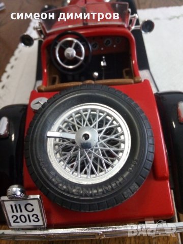 Метално копие на мерцедес за колекционери на марката оригинал 1/18  подвижна ходова час, волан гуми, снимка 4 - Антикварни и старинни предмети - 27936846