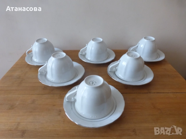 Български порцеланов сервиз за кафе Изида 1980 г, снимка 2 - Сервизи - 52975558