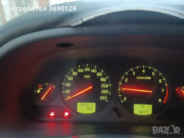 Volvo V40 бензин фабрична газ, снимка 7 - Автомобили и джипове - 53057191