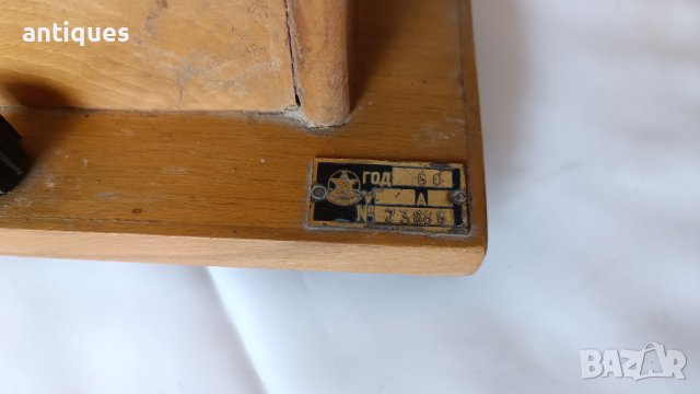 Стар настолен дървен волтметър - 1960 година - УЧТЕХПРОМ, снимка 5 - Антикварни и старинни предмети - 39943117