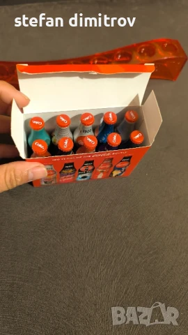 Coca Cola 100 години комплект бутилки, 10 мини алуминиеви бутилки с поставка, снимка 7 - Колекции - 51381112