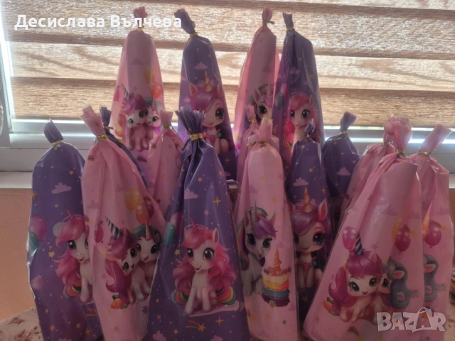 Подаръчета за деца и картонени торти, снимка 8 - Коледни подаръци - 53308097