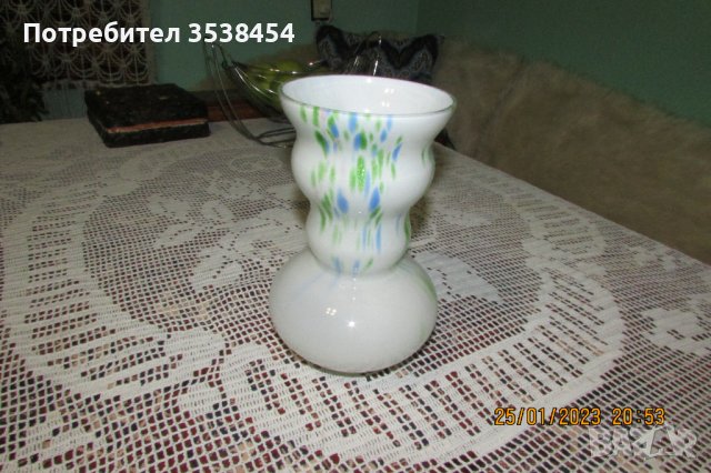 Стъклена бяла ваза, снимка 2 - Вази - 39436218