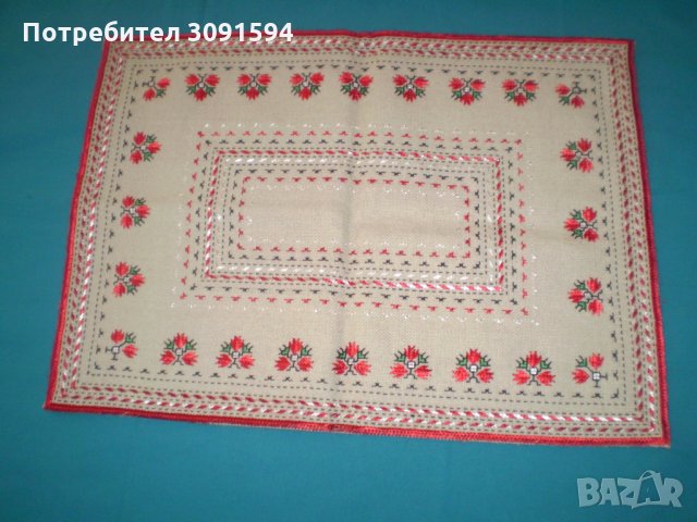Ръчно бродирана малка покривка лен, снимка 2 - Покривки за маси - 33543837