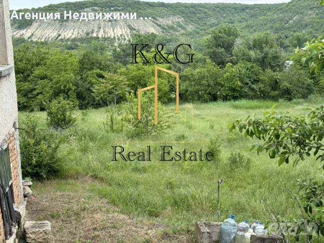 Двуетажна тухлена на плоча  къща в с. Дряновец, снимка 7 - Къщи - 51103042