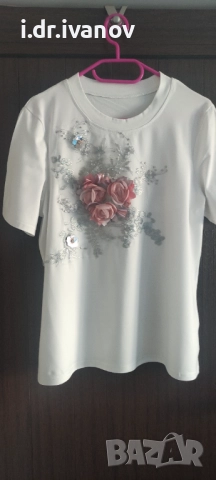 нова бяла тениска с 3D цветя , снимка 1
