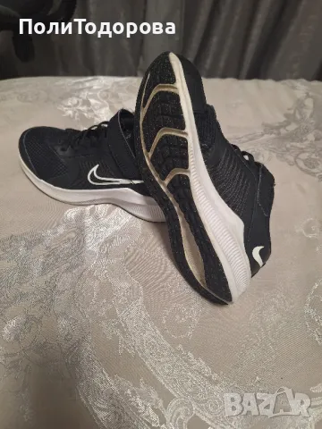 Детски маратонки NIKE, снимка 2 - Детски маратонки - 47739264