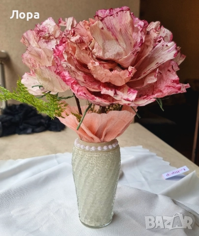 Изкуствени рози в стъклена ваза, снимка 3 - Декорация за дома - 52322302