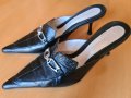 Елегантни дамски чехли Fado с тънък умерено висок ток и метален орнамент , снимка 1 - Дамски елегантни обувки - 44028299