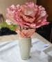Изкуствени рози в стъклена ваза, снимка 3