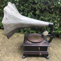 старинен грамофон с фуния, снимка 2 - Антикварни и старинни предмети - 43266427