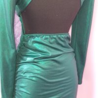 Елегантна рокля в зелено от лъскав плат с гол гръб и подплънки, снимка 3 - Рокли - 43659418