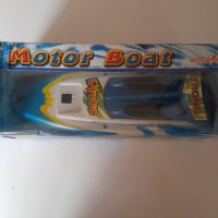 Моторна лодка, снимка 1 - Електрически играчки - 37810908
