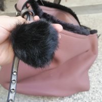 Нова чанта с пухче , снимка 2 - Чанти - 42976681