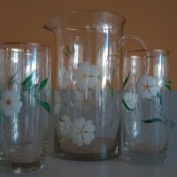 Стъклена кана и 4 чаши, снимка 1 - Други ценни предмети - 40000599