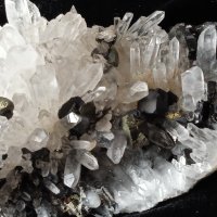 №169,Кварц,Планински кристал,Кварцова друза с халкопирит и сфалерит,Quartz Bulgaria,BGminerals,, снимка 4 - Декорация за дома - 44124682