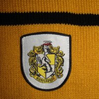 Harry Potter Hufflepuff CineReplicas шал Хари Потър, снимка 2 - Шалове - 43329629