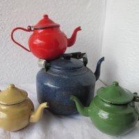 стари чайници и медна кофа, чайник, снимка 1 - Декорация за дома - 28924519