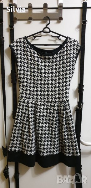 Рокля Stradivarius черно-бяла, снимка 1