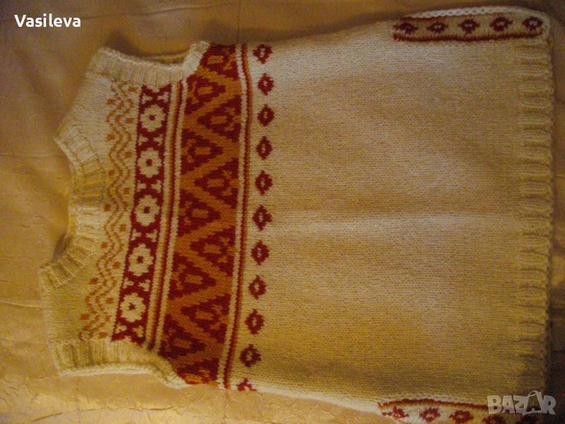 Елек от бяла домашна вълна с оригинална шевица, снимка 1