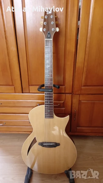 Продавам електрическа китара с пиезо адаптер., снимка 1