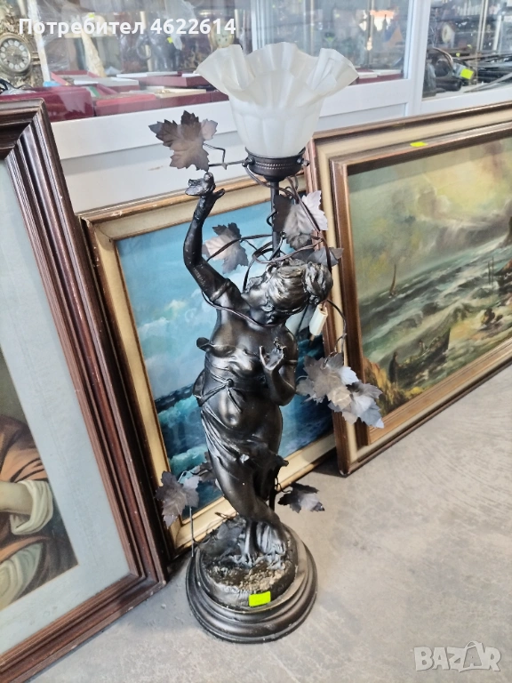 КРАСИВА НАСТОЛНА ЛАМПА С ФИГУРА, снимка 1