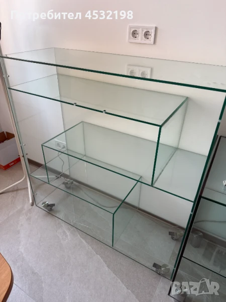 Стъклен шкаф / витрина, снимка 1