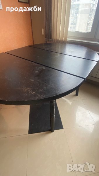 Черна дървена разтегателна трапезна маса (110-150 см) и 4 стола, снимка 1