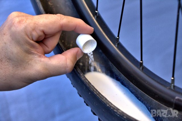 Squirt SEAL 1 л - Боза за запушване на пробиви във велосипедни гуми, снимка 7 - Аксесоари за велосипеди - 40838478