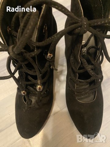 Дамски велурени боти и дамски обувки