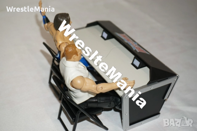 Рядка Оригинална Разрушаваща се Коментаторска Кеч Маса WWE Wrestlemania Commentator Breakable Table , снимка 2 - Колекции - 51855695