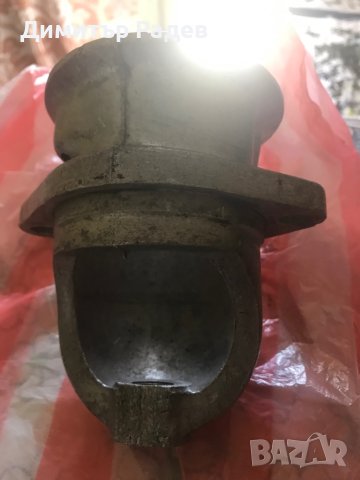 АЛУМИНИЕВ КАПАК  СЪС БРОЗОВАТА ВТУЛКА НА ПУСКОВИЯ ЕЛ ДВИГАТЕЛ НА МОСКВИЧ 412--2140--КАПАКА Е НОВ-