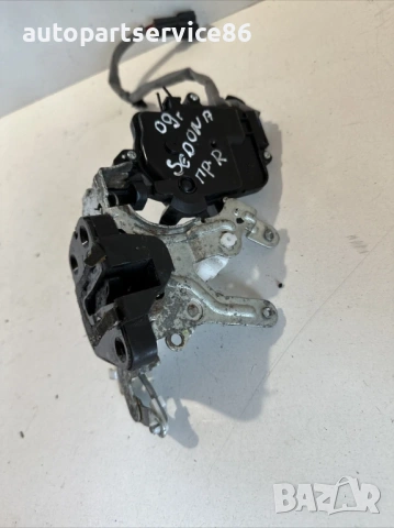 Механизъм на бравата на предната дясна врата за KIA Carnival (2006–2012), снимка 2 - Части - 53203684