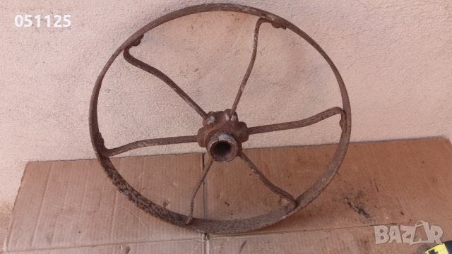 масивно метално ковавано възрожденско колело от каруца, файтон, снимка 3 - Антикварни и старинни предмети - 39259910