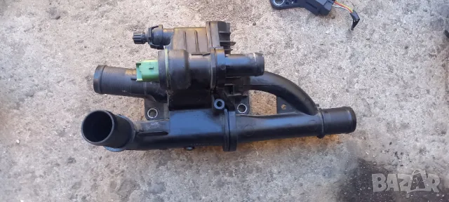 Корпус на термостат Citroen C4 Picasso 1.6 HDI, снимка 2 - Части - 50338178