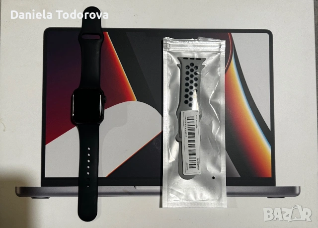 Apple Watch SE (1st Gen)  83% батерия и допълнителна каишка