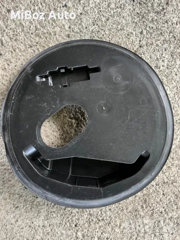 Капак резервоар бензинова помпа Фолксваген Голф 5 VW Golf, снимка 2 - Части - 50209950