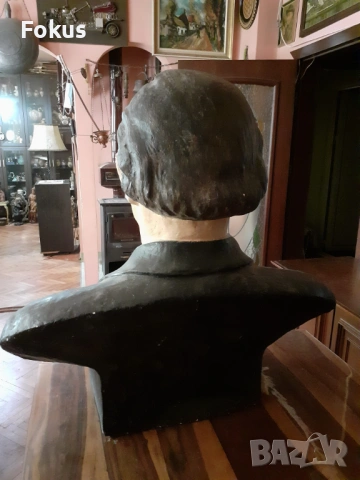 Огромен гипсов бюст на Георги Димитров подписан от 60те год., снимка 2 - Антикварни и старинни предмети - 53430037