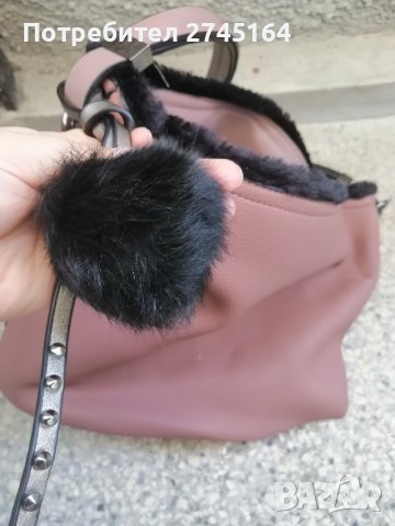 Нова чанта с пухче , снимка 2 - Чанти - 42976681