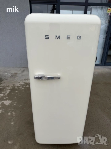 Бежов хладилник SMEG 146 см 